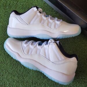 AIR JORDAN 11 retro low legend blue size 5 women = 3.5Y